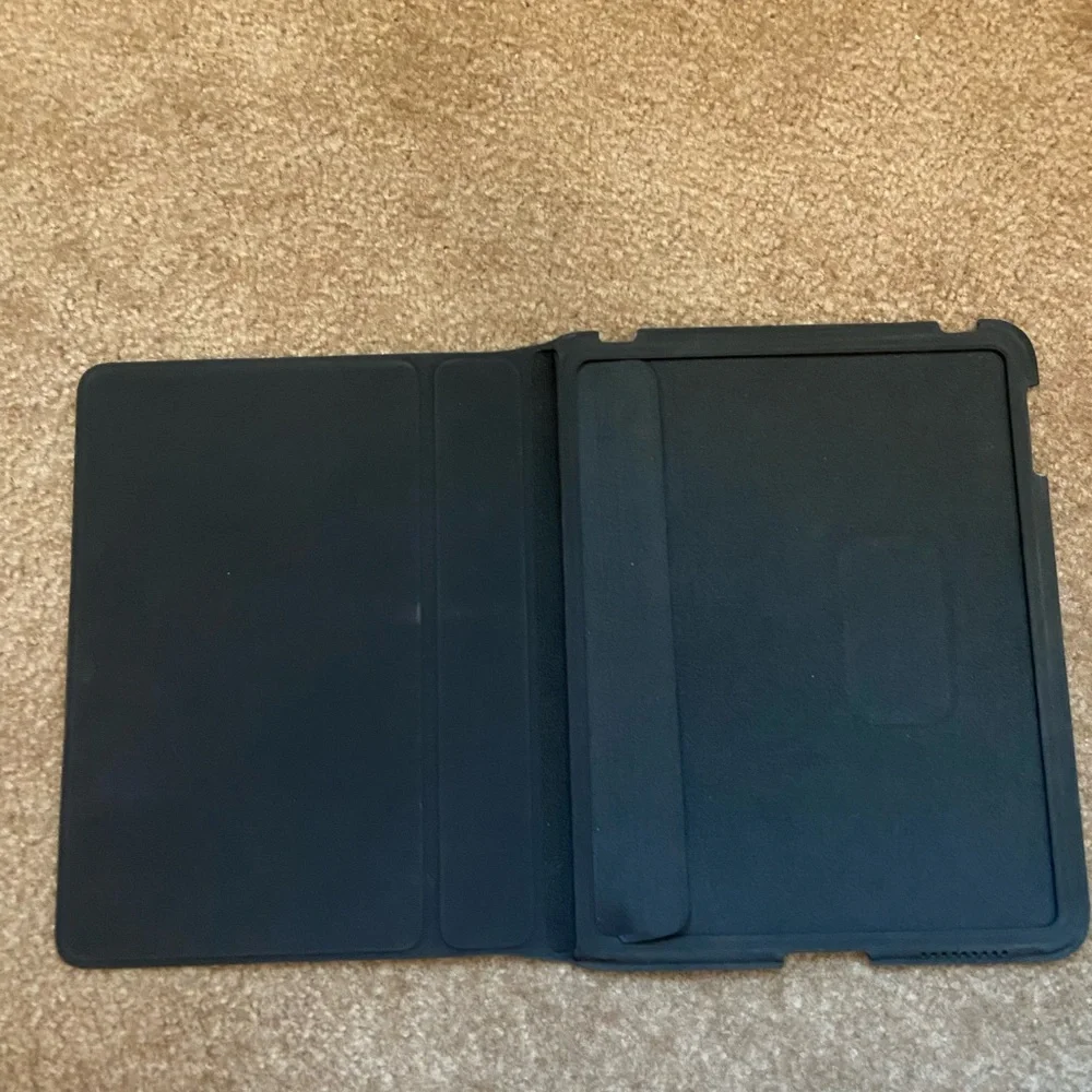 🍎Apple IPad Case in Black